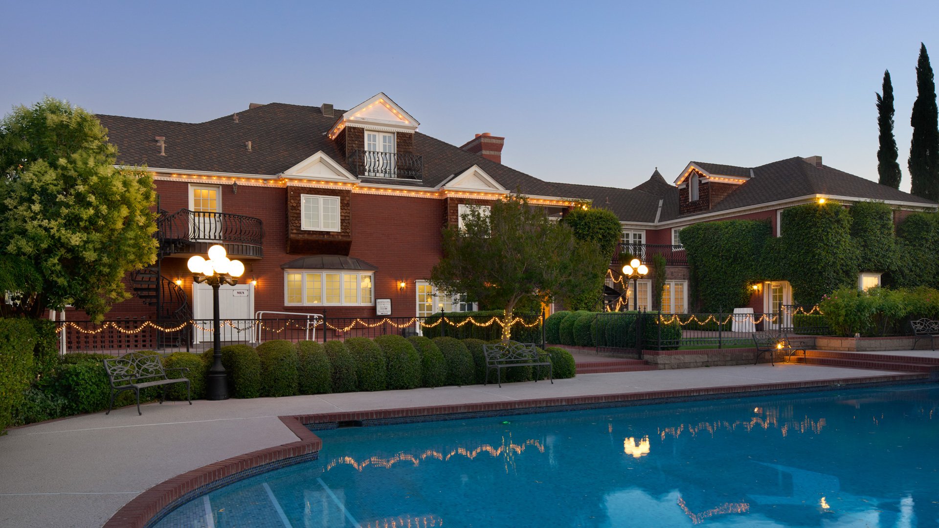 28 - Stonebridge Manor - STOB - Manor Lawn - Outdoor Location