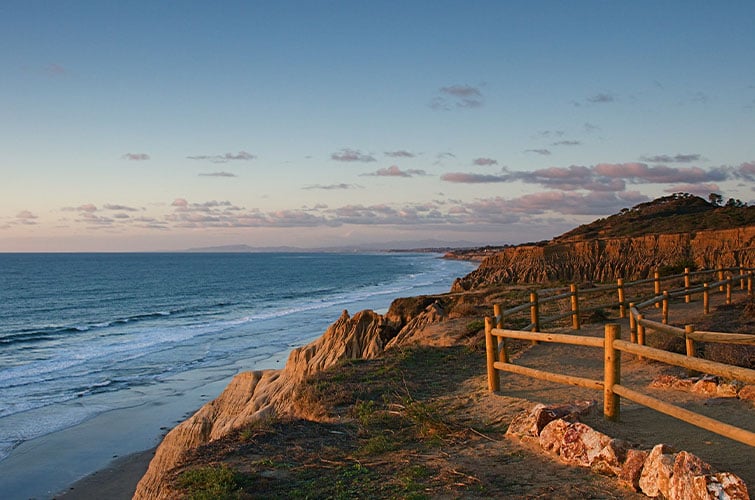 Torrey Pines hiking trails view of the Pacific Ocean. 