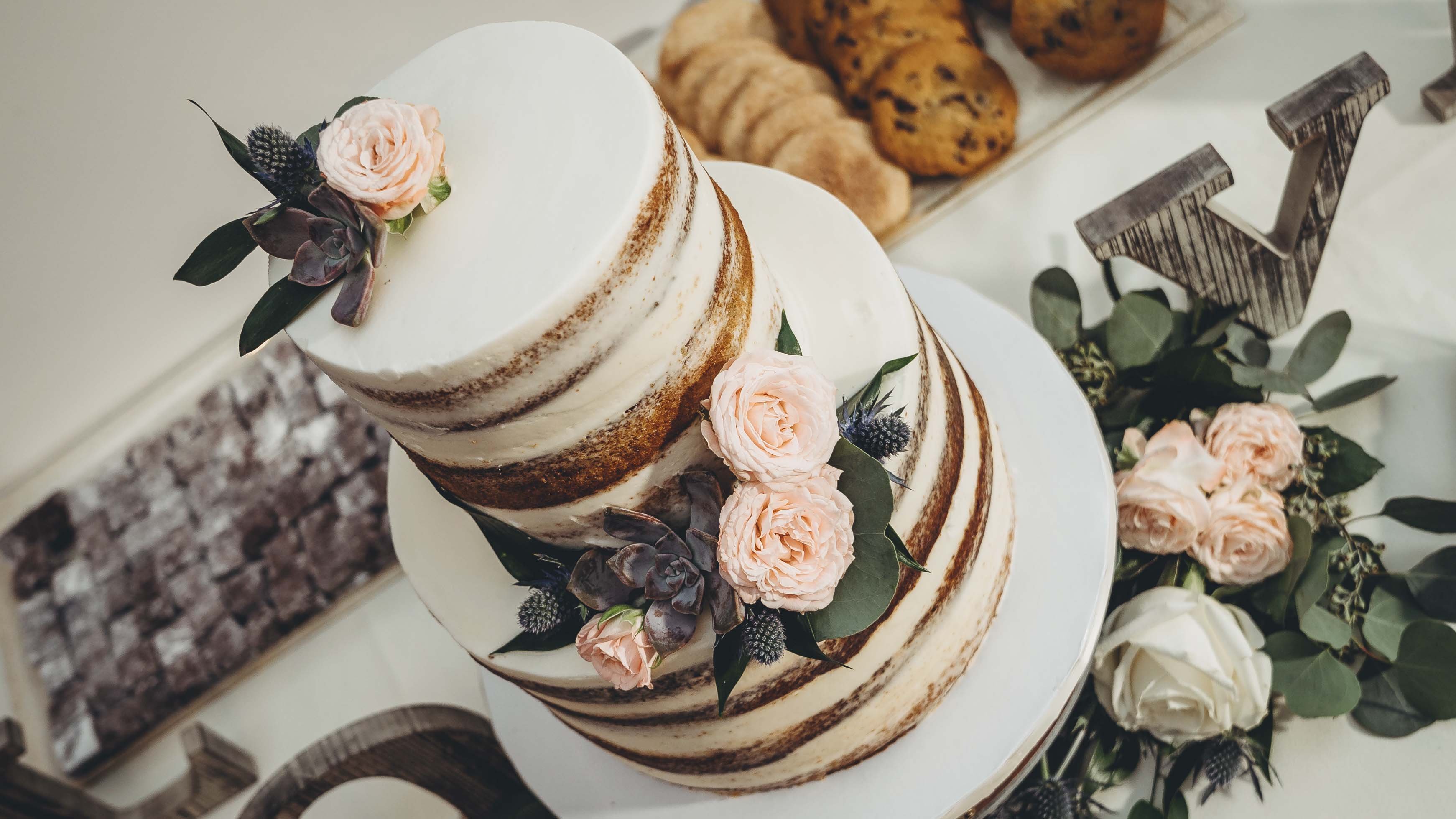 JamieCodyWebb-2020-FocusOnLove-CarlsbadWindmill-Cake