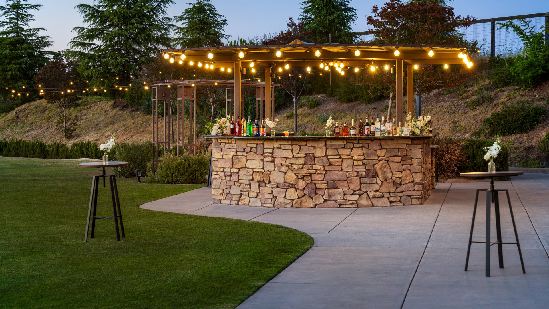 21 - Boulder Ridge - BORI - Cocktail Patio - Cocktail Hour