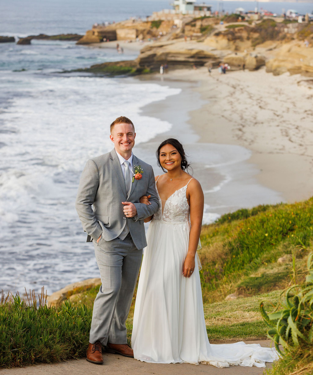 Couple with beach behind them - Cuvier Club by Wedgewood Weddings