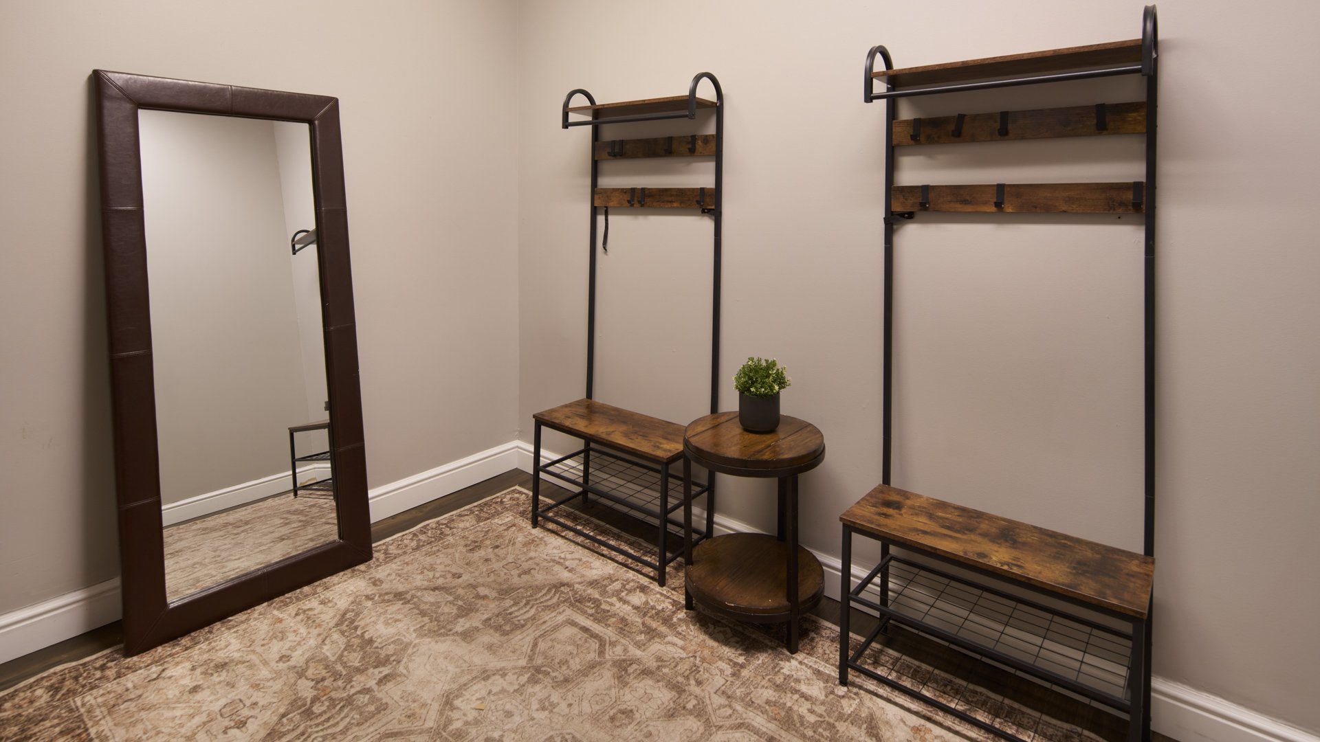 18 - Evergreen Springs - EVGN - The Lounge - Get Ready Suite