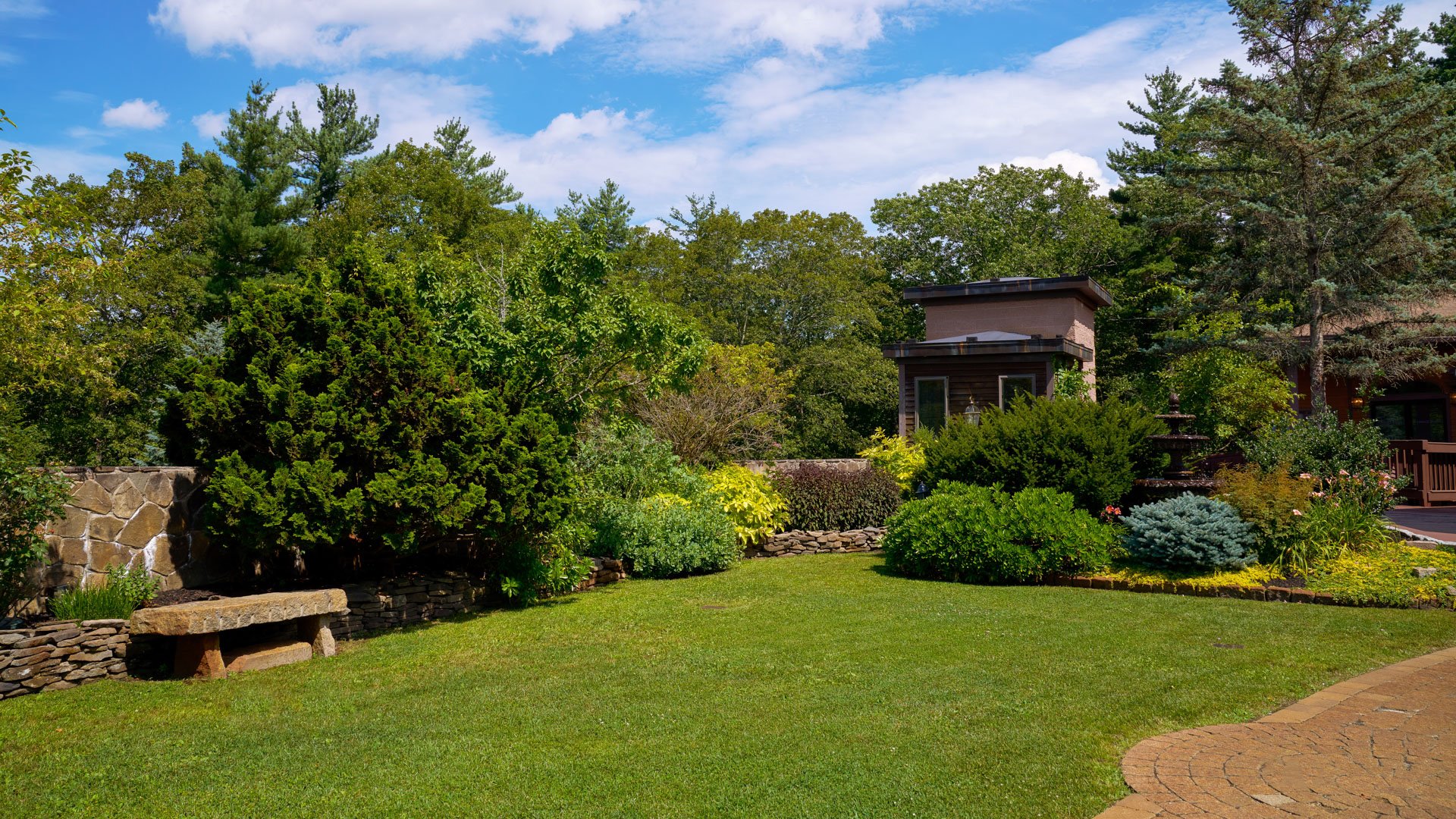 18 - Granite Rose - GRAR - Embassy Garden - Outdoor Location