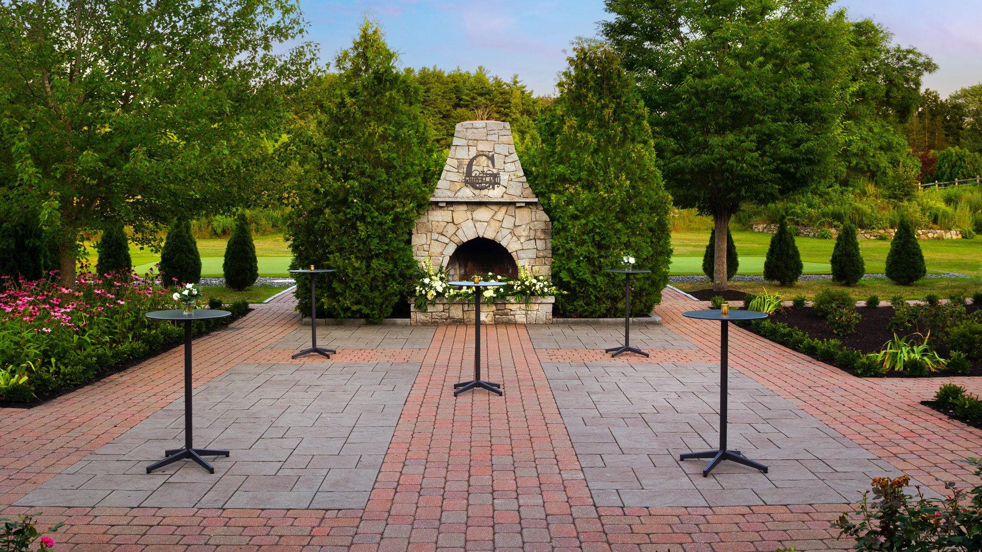 10 - Groveland Fairways - GROV - Terrace Garden - Outdoor Cocktail Hour