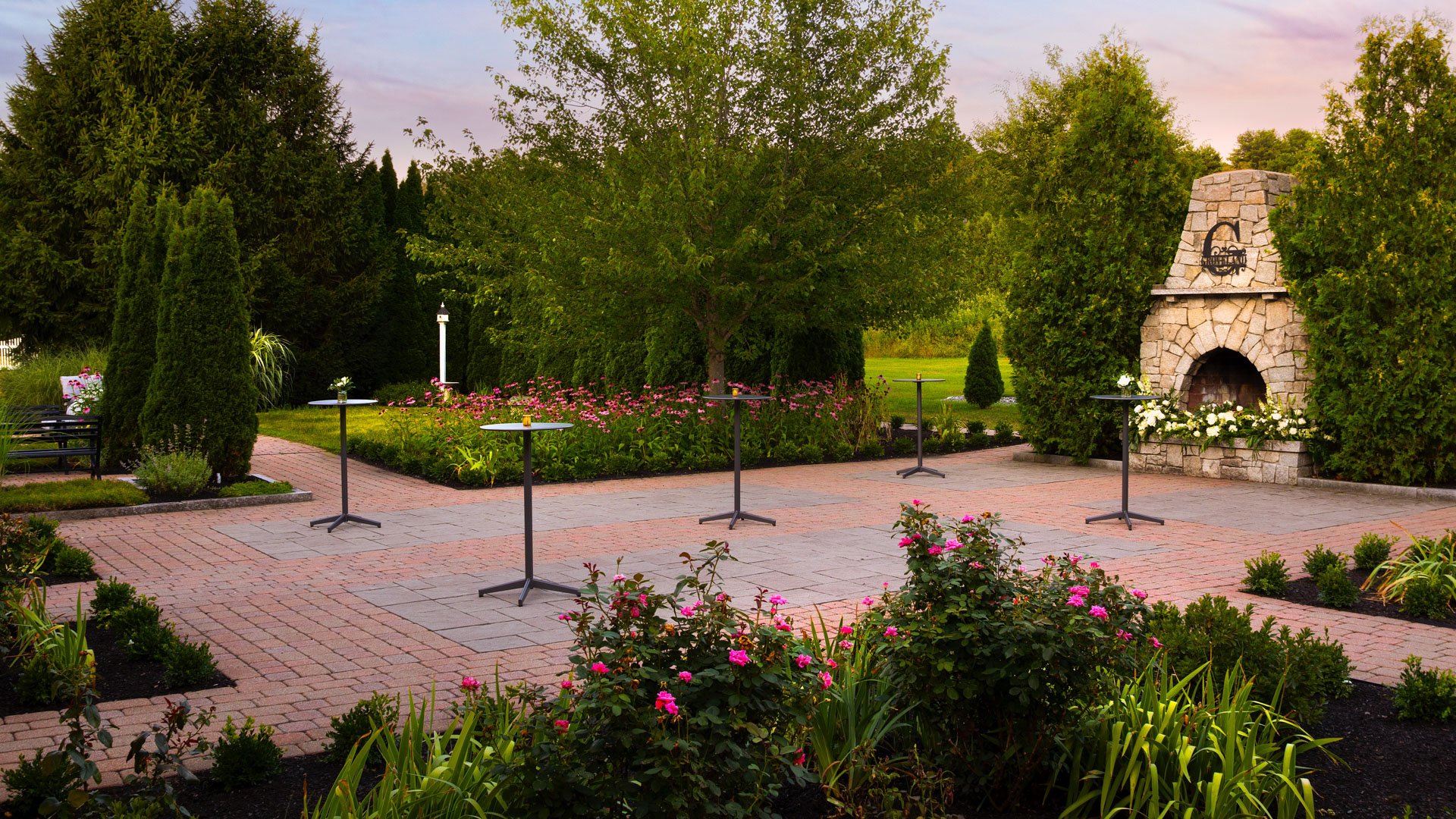 11 - Groveland Fairways - GROV - Terrace Garden - Outdoor Cocktail Hour