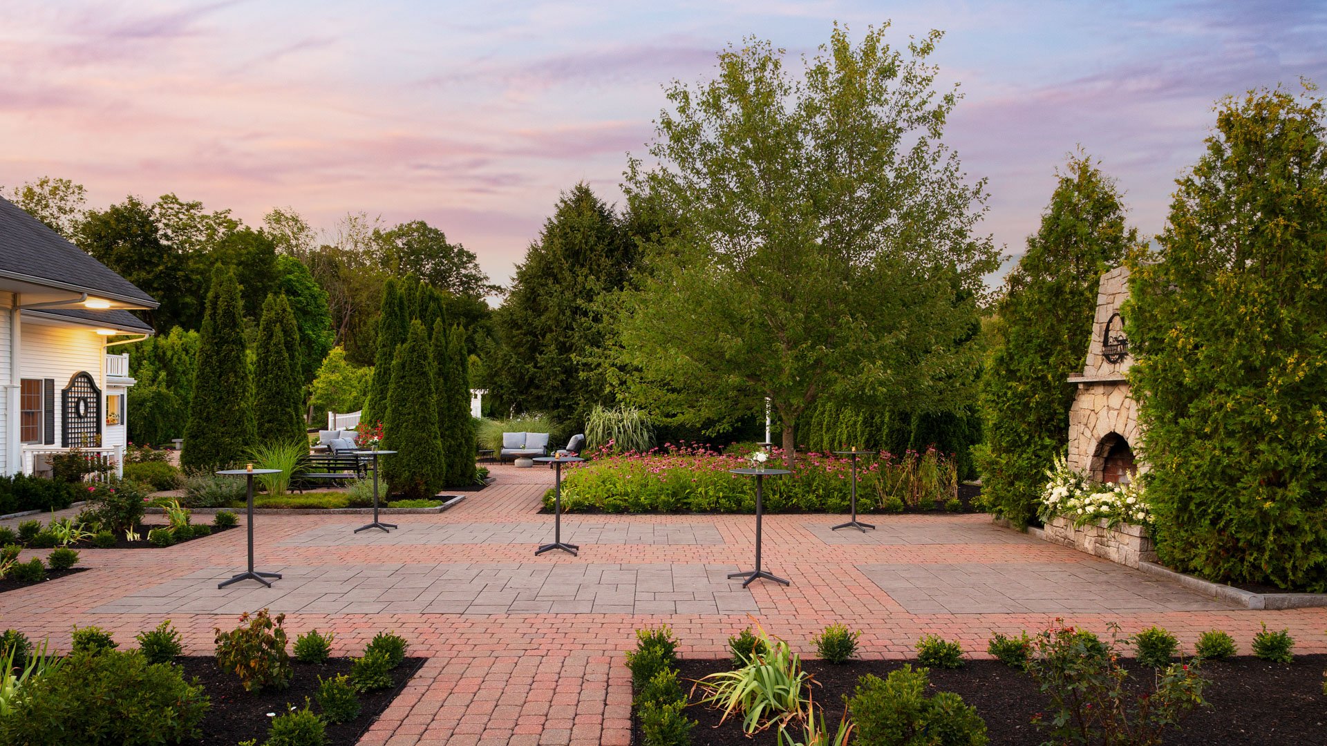 14 - Groveland Fairways - GROV - Terrace Garden - Outdoor Cocktail Hour