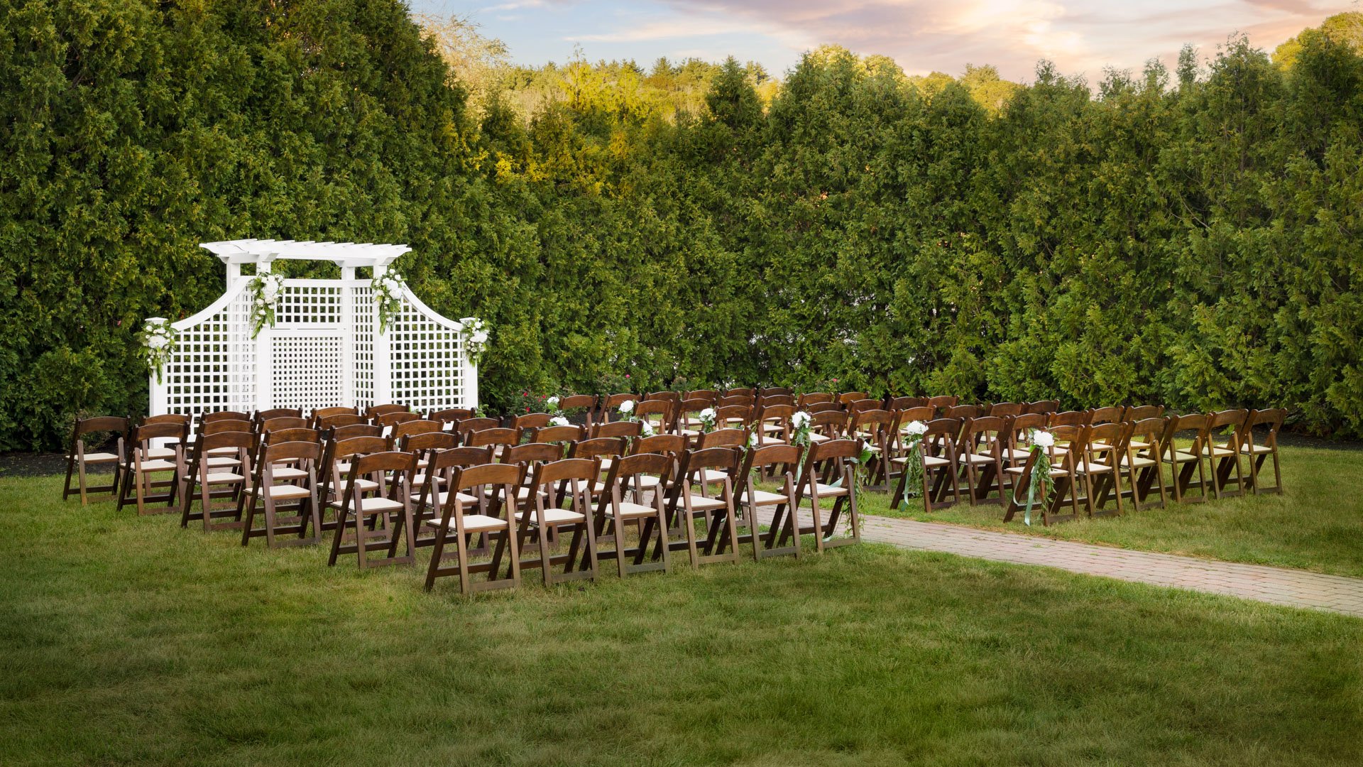16 - Groveland Fairways - GROV - Terrace Garden - Ceremony