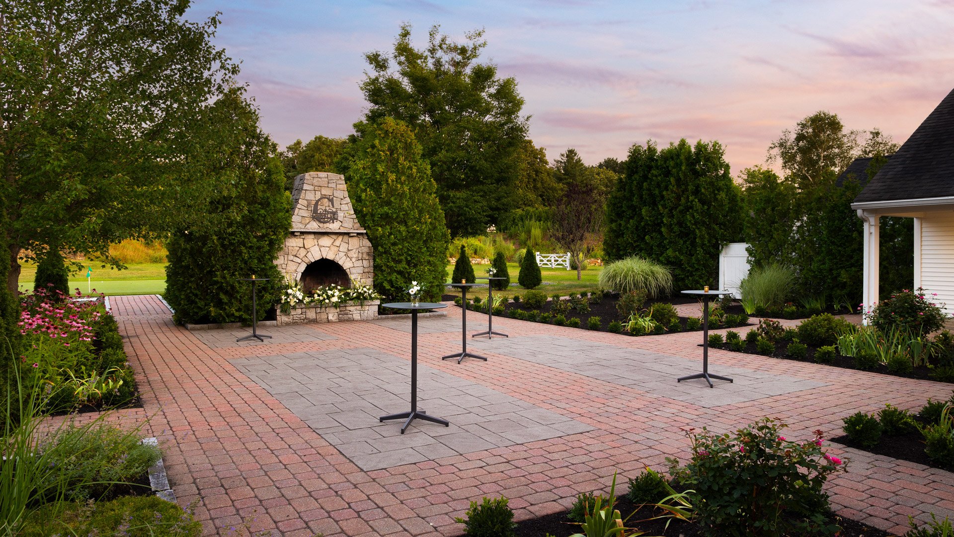 17 - Groveland Fairways - GROV - Terrace Garden - Outdoor Cocktail Hour