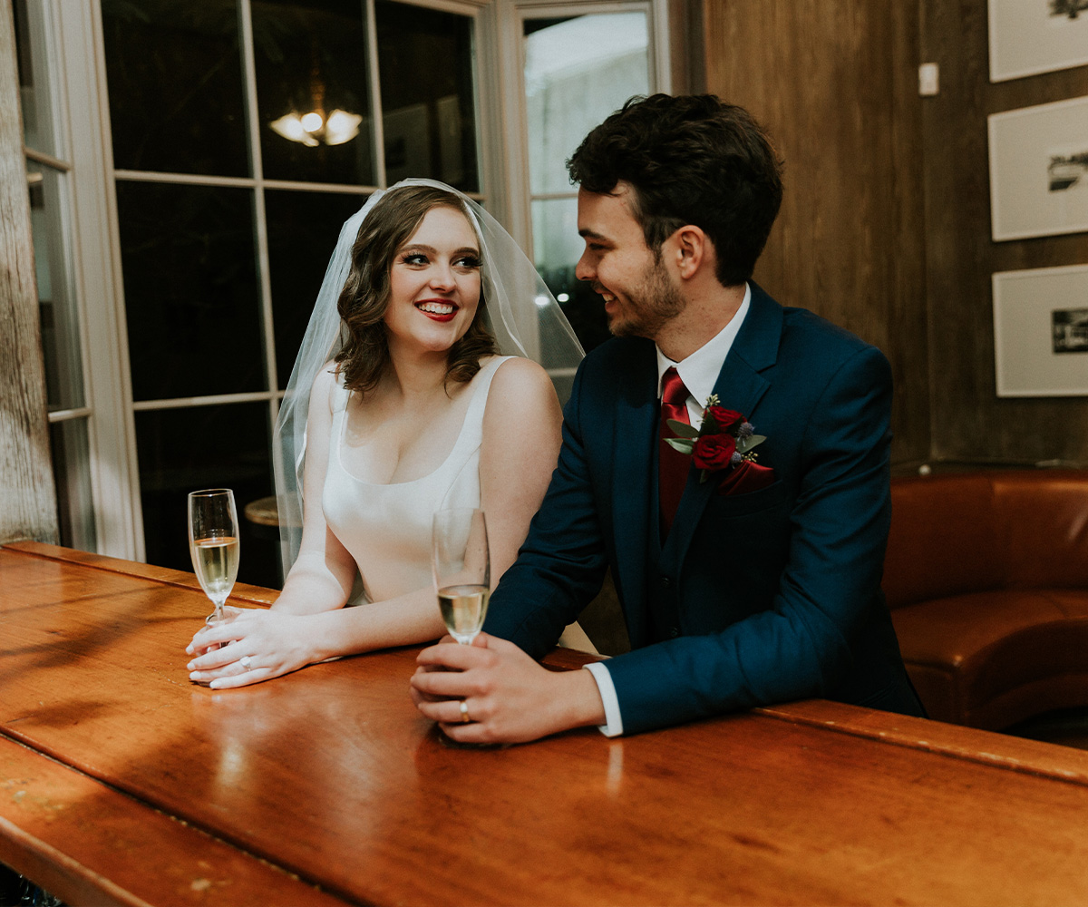 Couple at the bar - Hacienda de la Flores