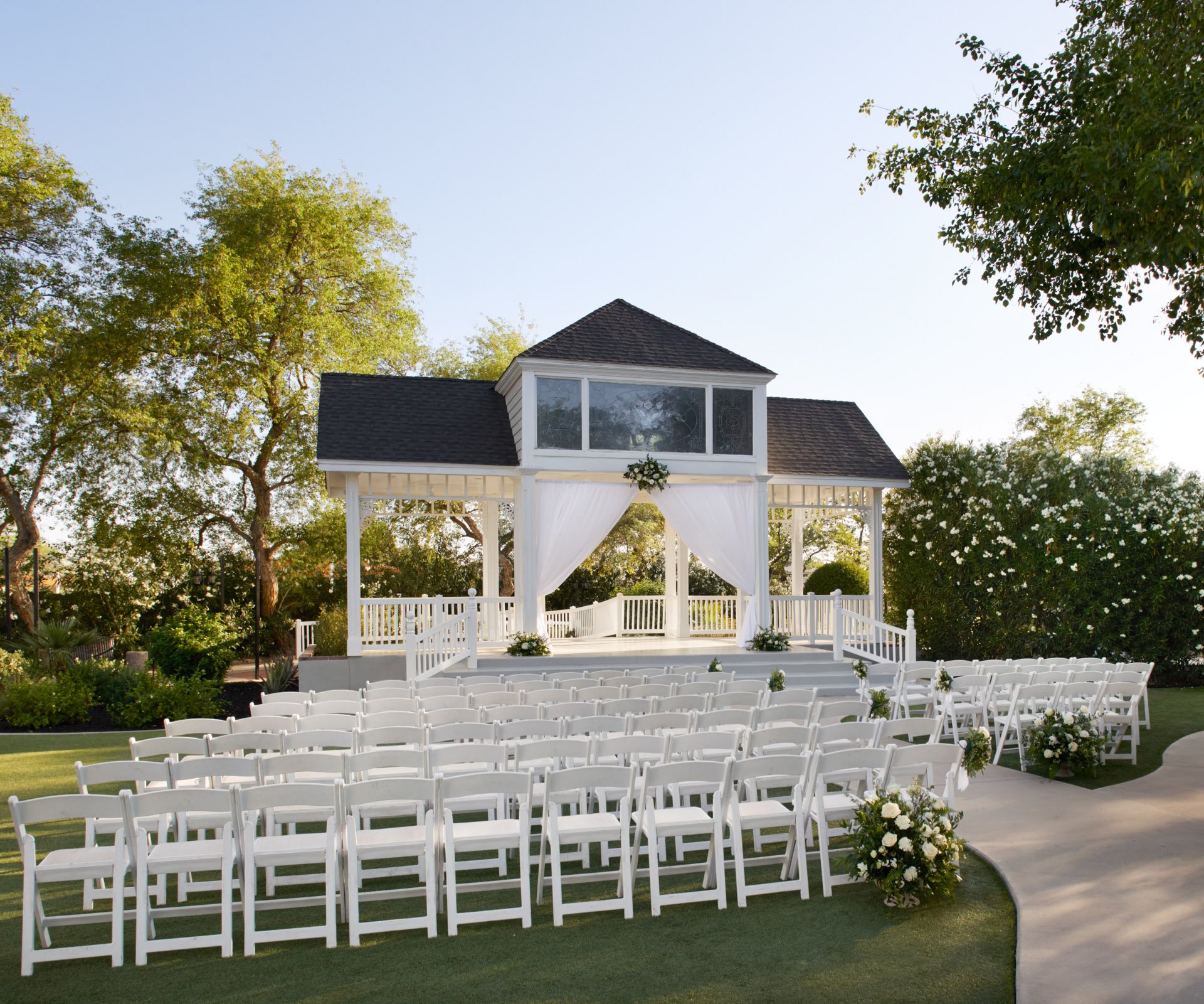 29 - Lindsay Grove - MEZA - Gazebo Lawn - Ceremony