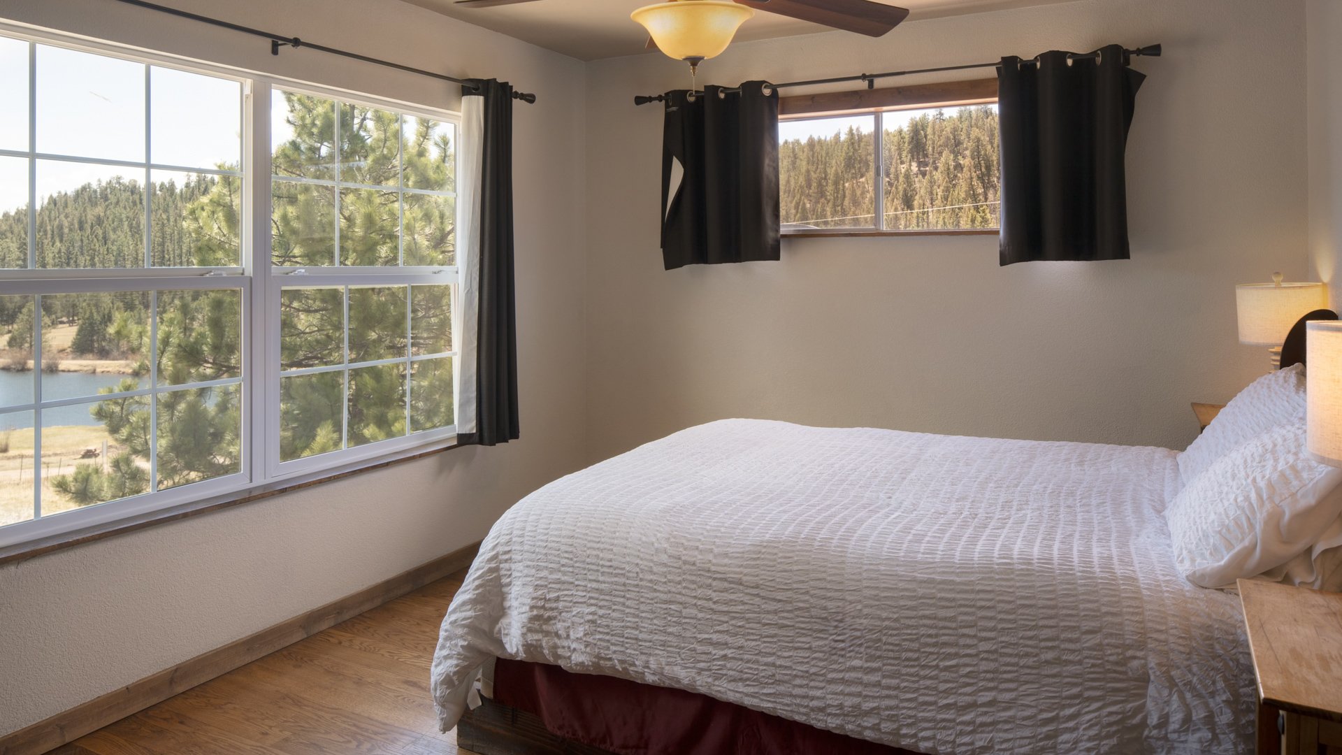 26 - Mountain View Ranch - Willows - MTVR - Gold Nugget Cabin - Get Ready Suite - Extra Room