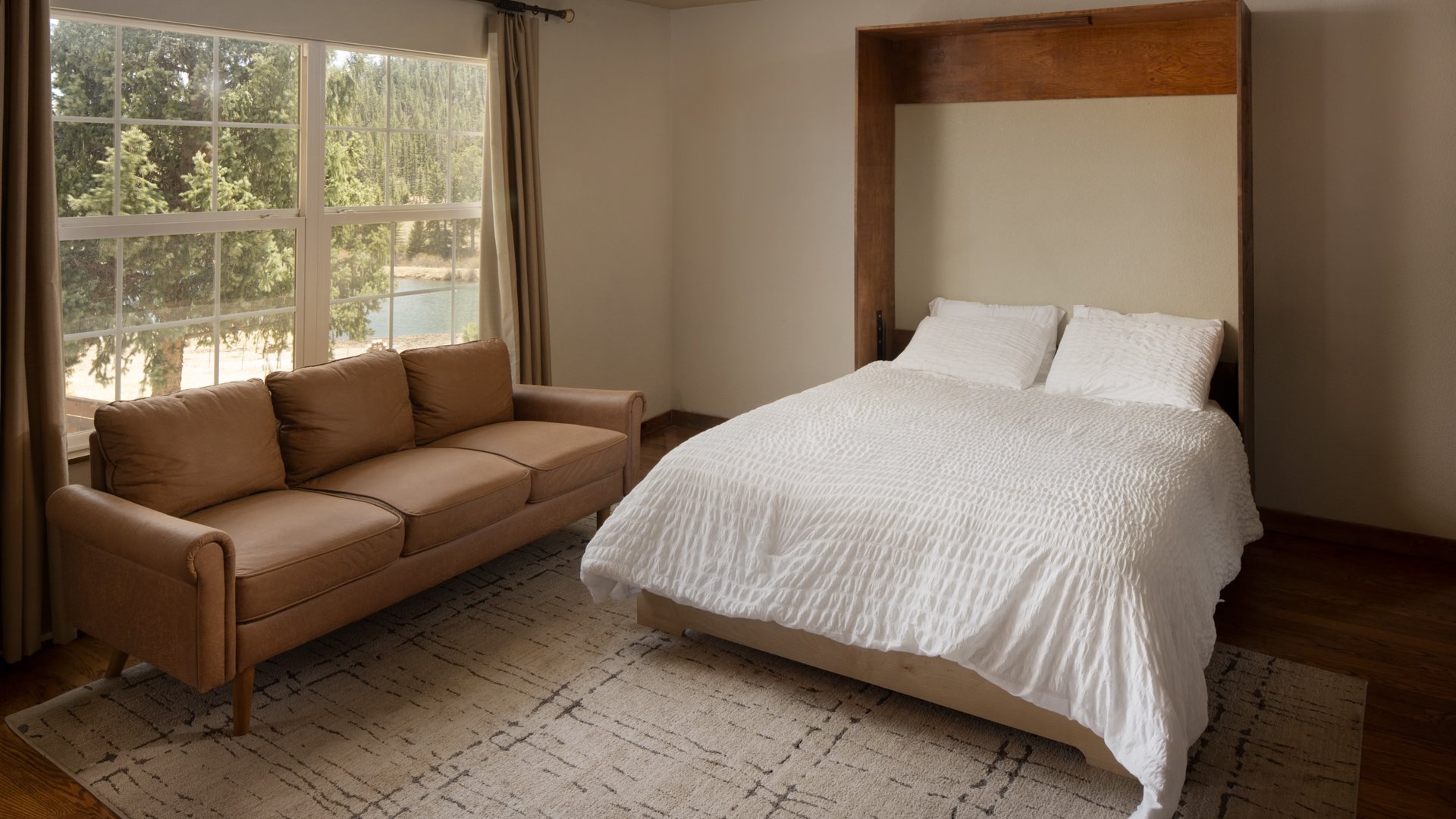 27 - Mountain View Ranch - Willows - MTVR - Gold Nugget Cabin - Get Ready Suite - Extra Room