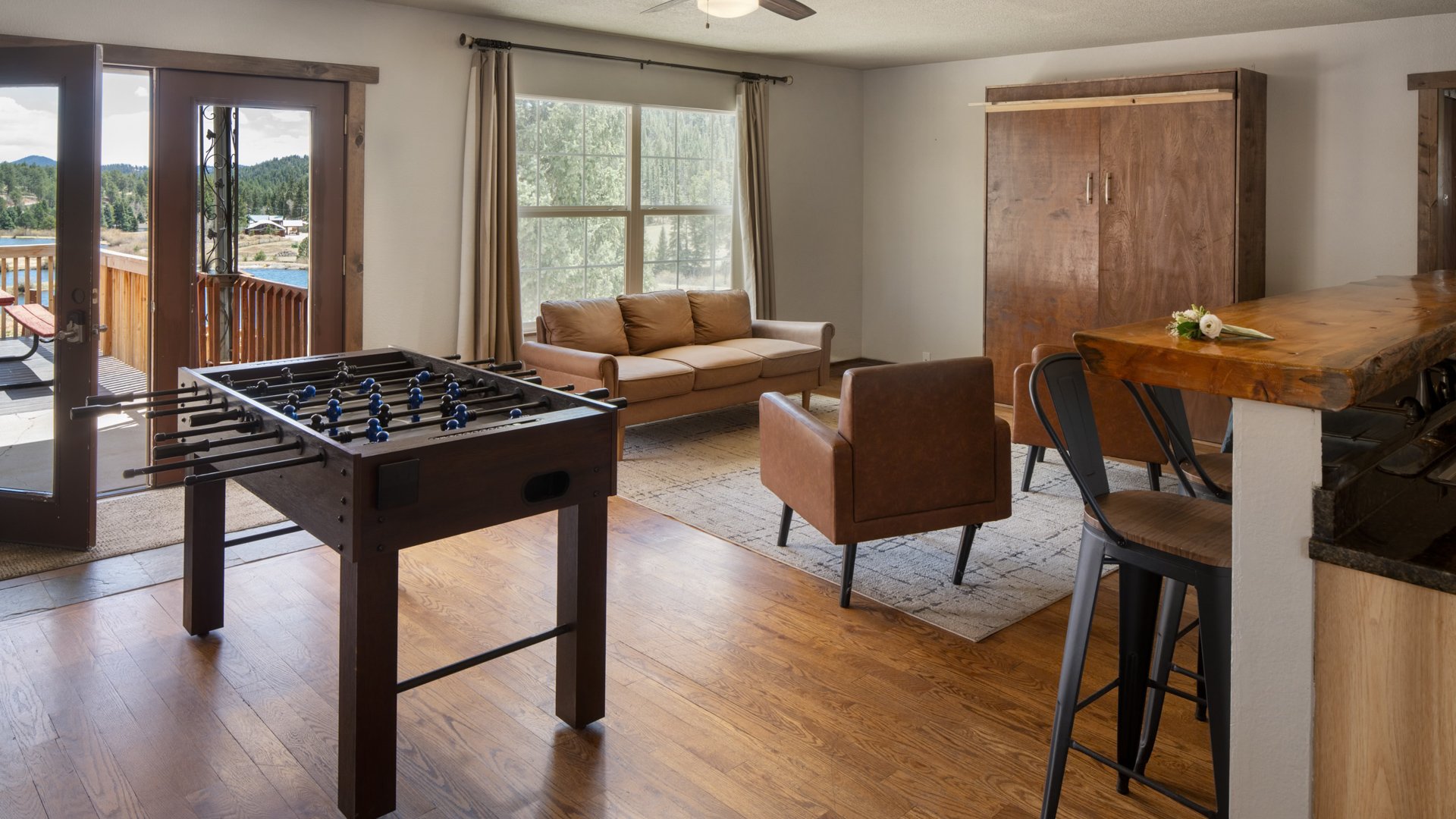 28 - Mountain View Ranch - Willows - MTVR - Gold Nugget Cabin - Get Ready Suite