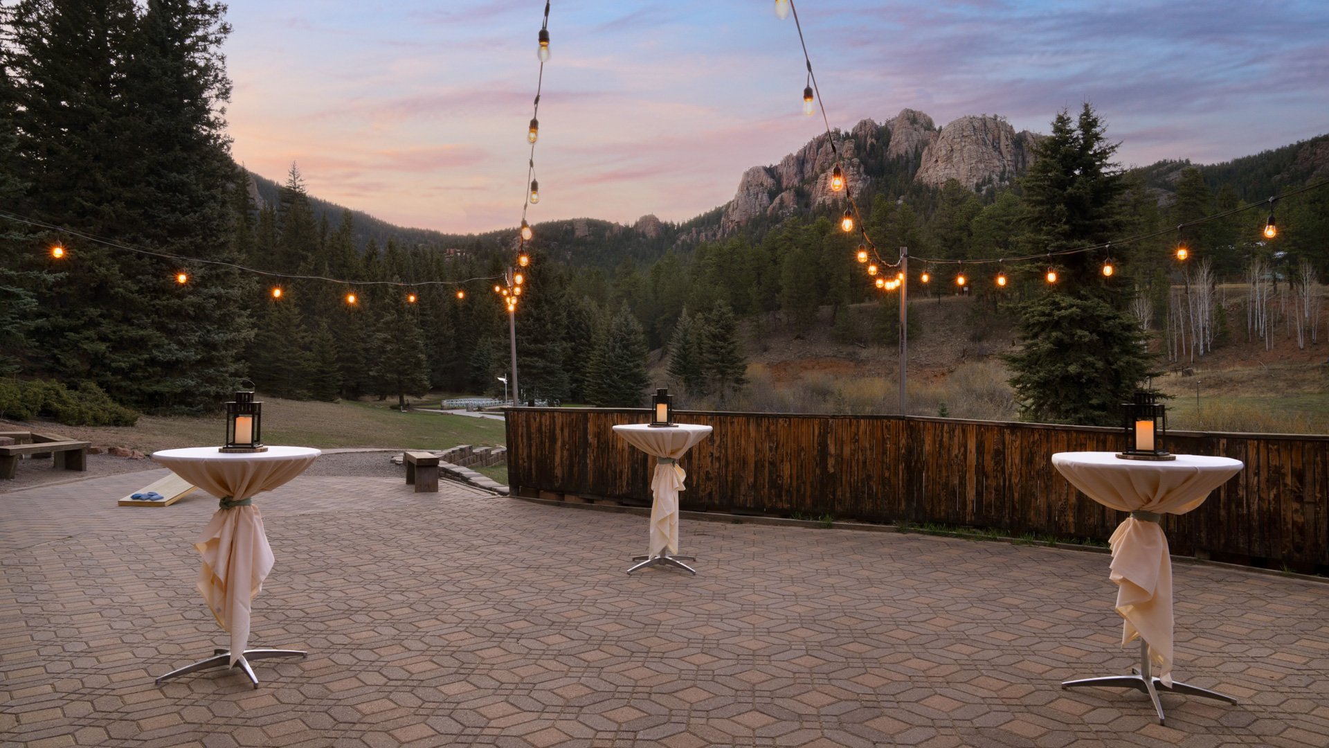 11 - Mountain View Ranch - Willows - MTVR - Willows Cocktail Patio - Cocktail Hour