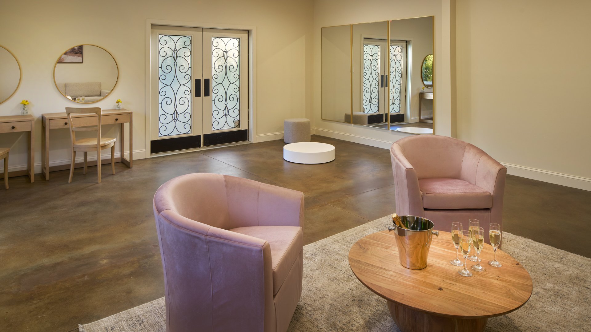 11 - Riverwood Manor - RIMA - Wedding Suite - Get Ready Suite