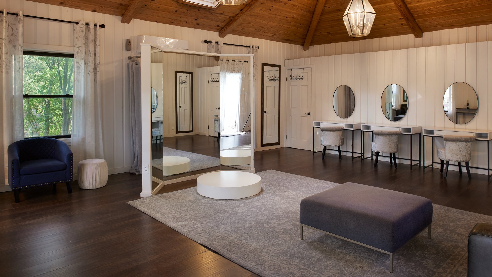 Scenic Springs bridal suite in Helotes, Texas, featuring vanity mirrors, makeup stations, seating, and natural light