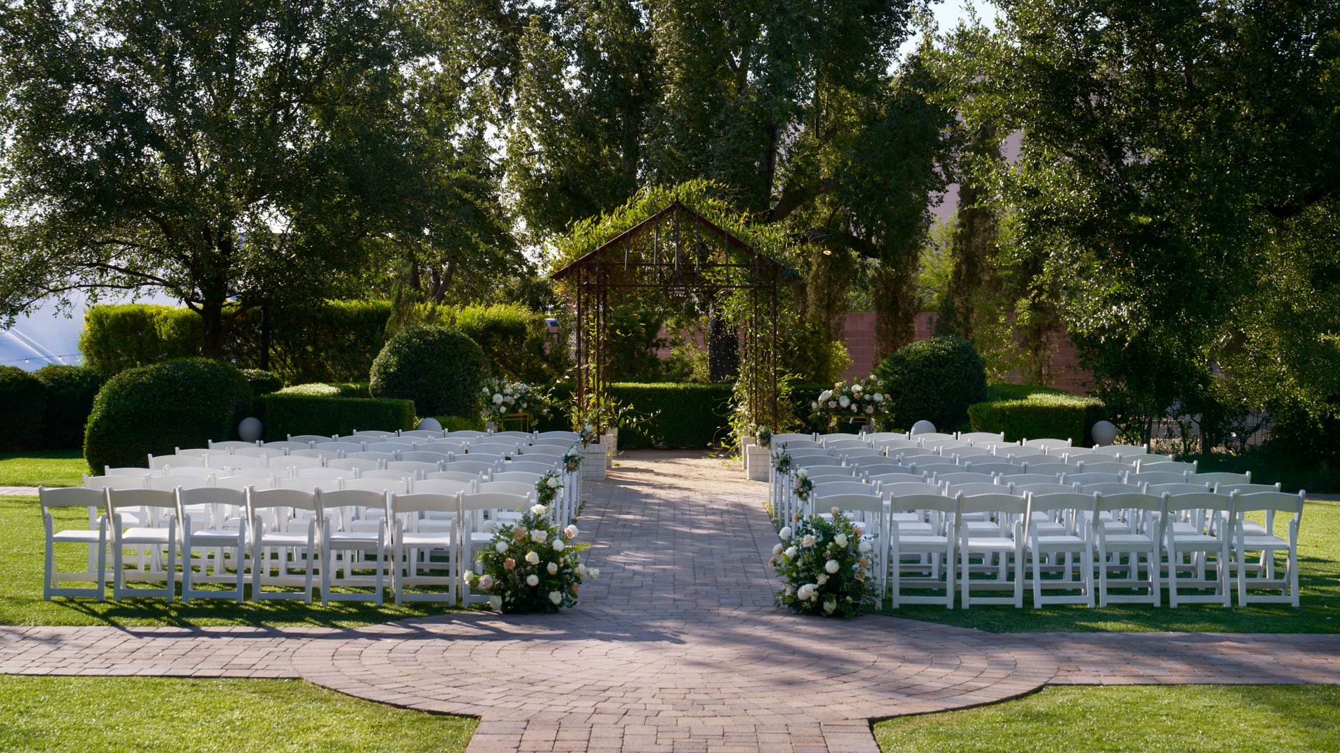 14 - Stonebridge Manor - STOB - Manor Courtyard Lawn - Ceremony_
