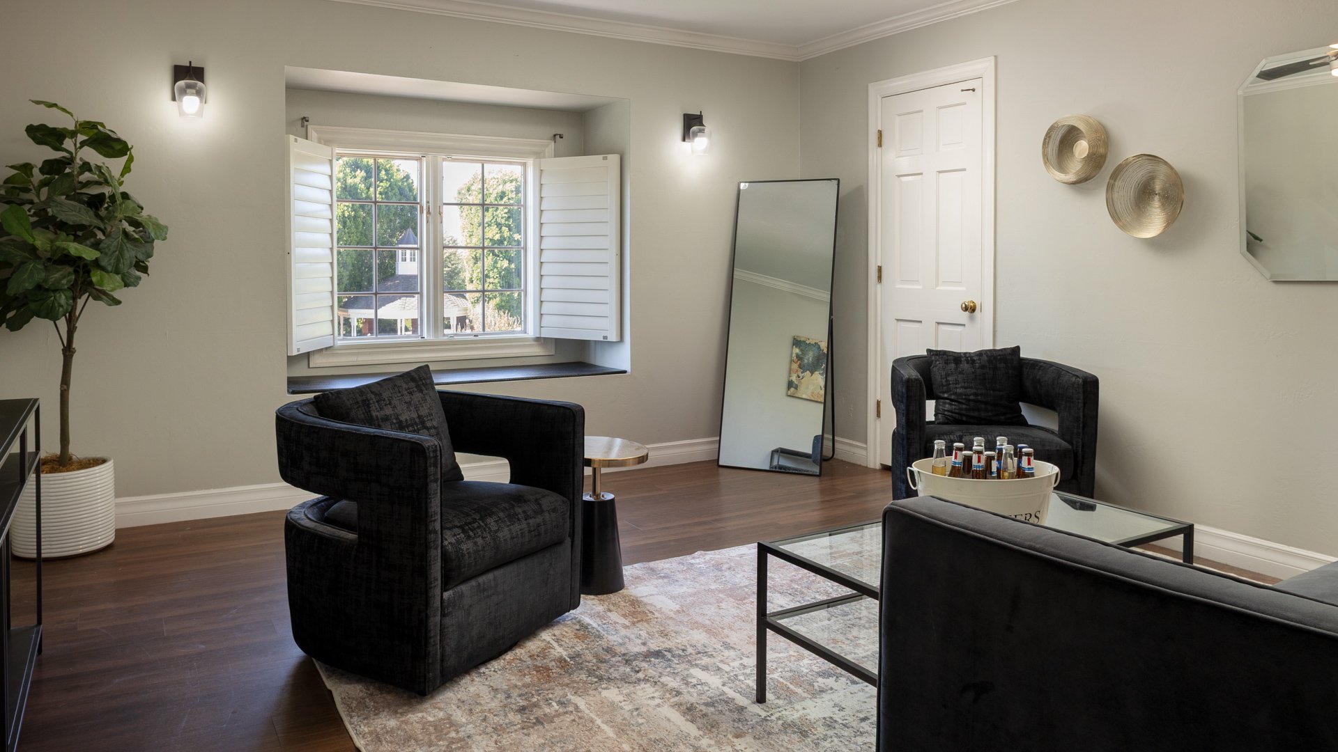 24 - Stonebridge Manor - STOB - Manor Courtyard Dressing Room - Get Ready Suite