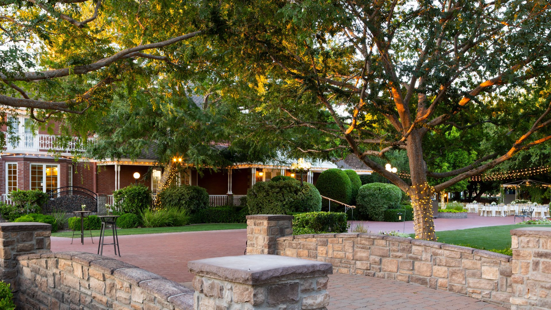 32 - Stonebridge Manor - STOB - Manor Courtyard - Cocktail Hour