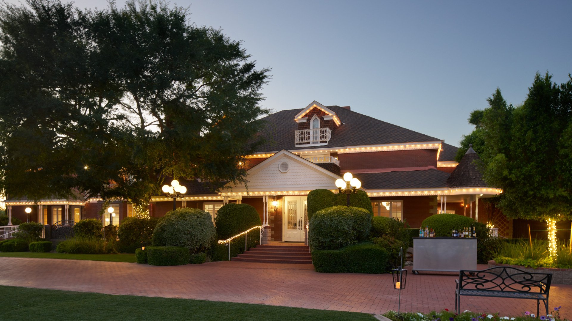 34 - Stonebridge Manor - STOB - Manor Courtyard - Cocktail Hour