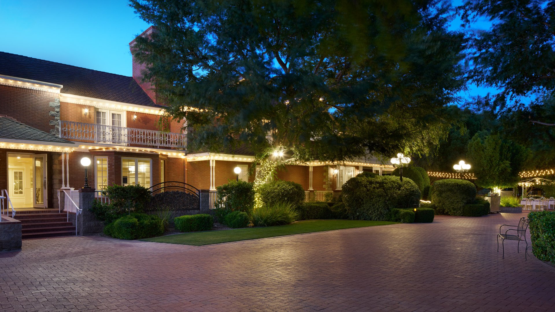 37 - Stonebridge Manor - STOB - Manor Courtyard - Cocktail Hour