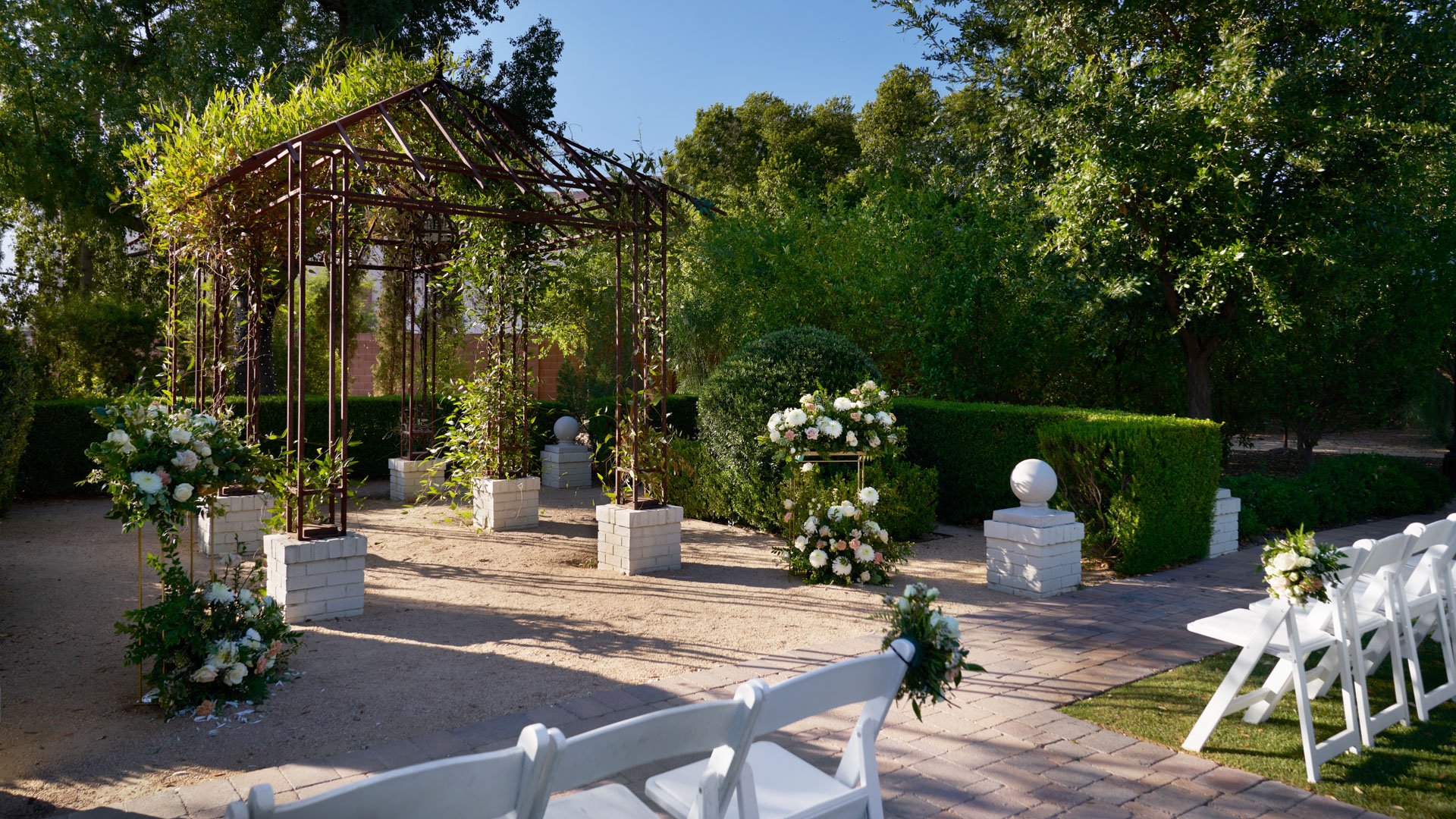 46 - Stonebridge Manor - STOB - Manor Courtyard Lawn - Ceremony_