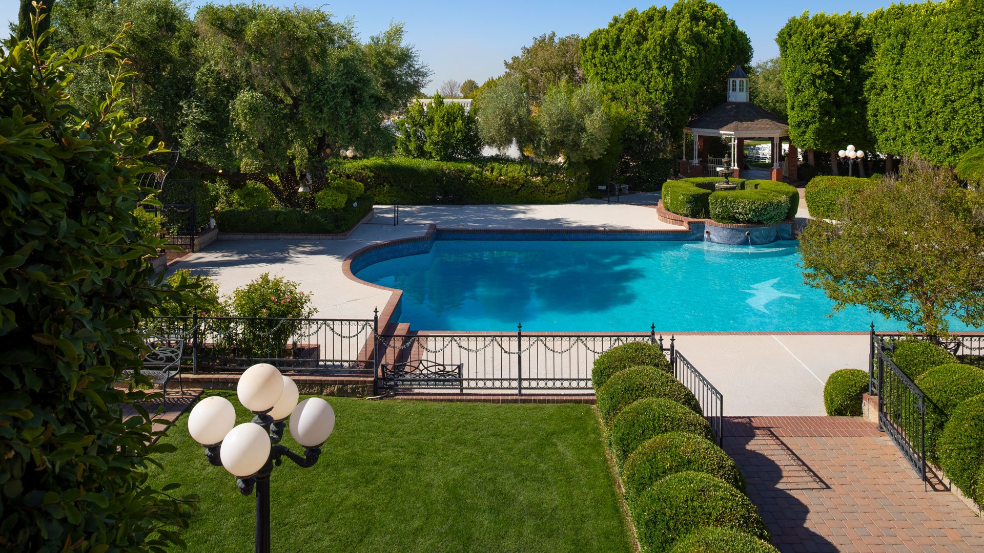 56 - Stonebridge Manor - STOB - Manor Lawn - Outdoor Location