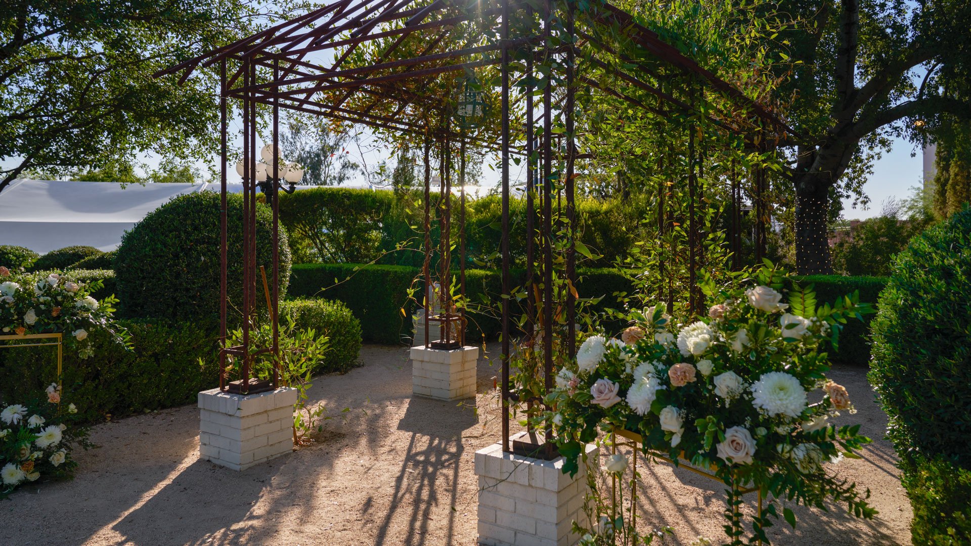 59 - Stonebridge Manor - STOB - Manor Courtyard Lawn - Ceremony_