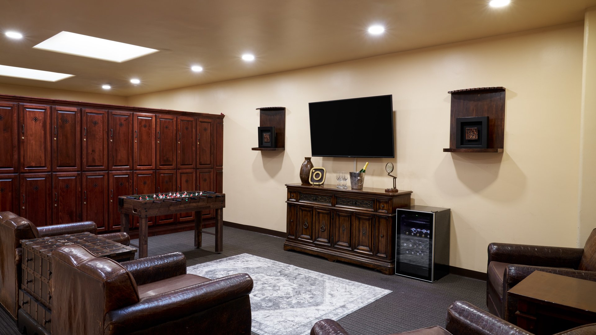16 - The Retreat - RETR - Whiskey Suite - Get Ready Suite