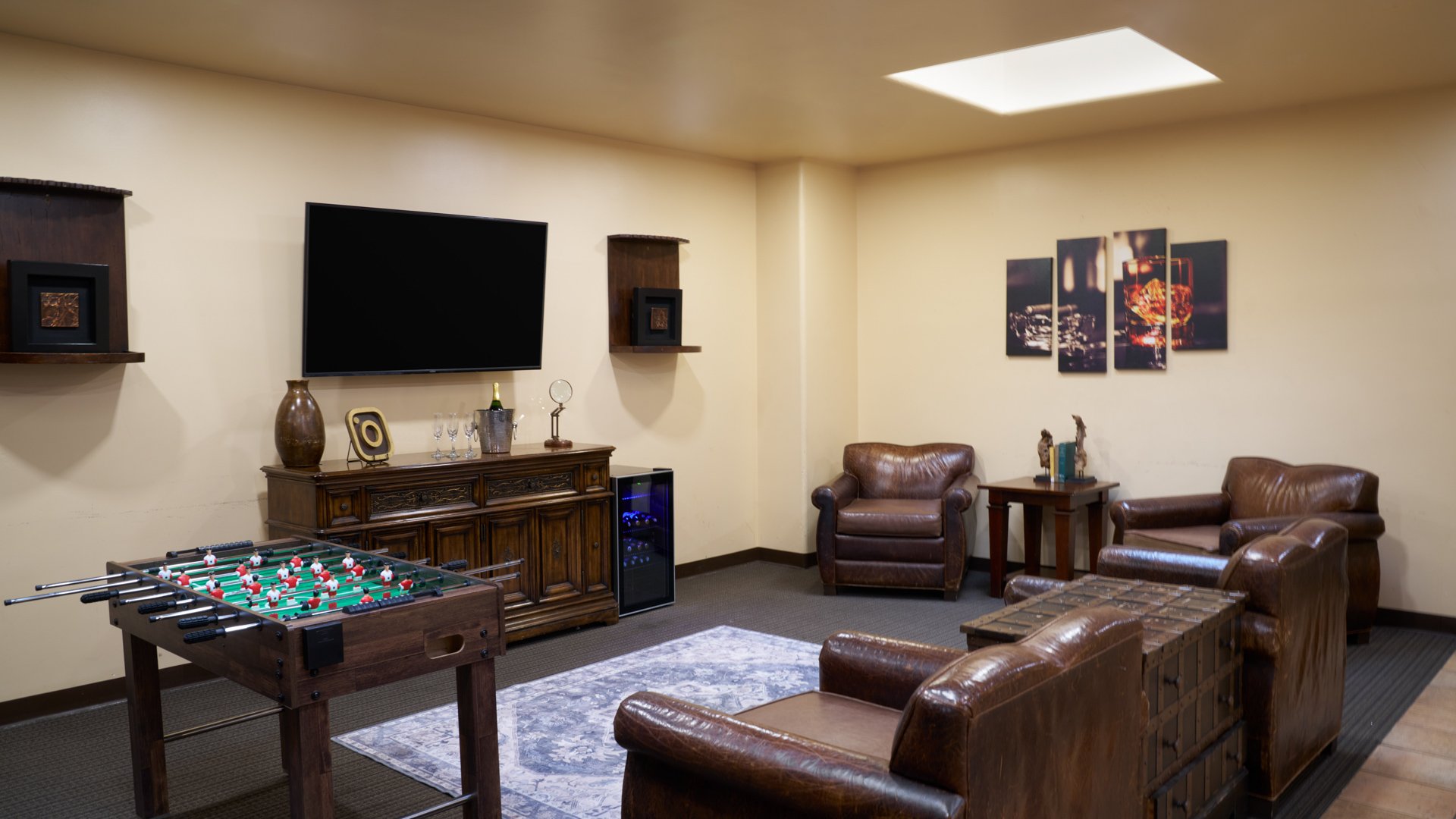 33 - The Retreat - RETR - Whiskey Suite - Get Ready Suite