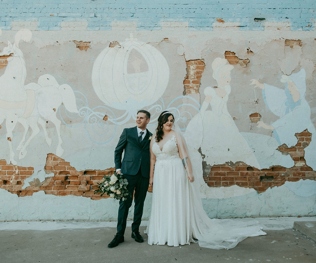 Couple in front of mural - Tre Bella by Wedgewood Weddings