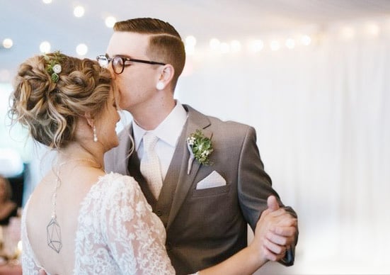 A BEAUTIFUL FIRST DANCE AT STONEBRIDGE MANOR