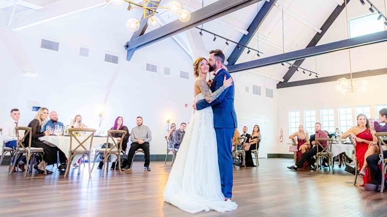 A Beautiful First Dance - Aaron & Lynnea's Wedding