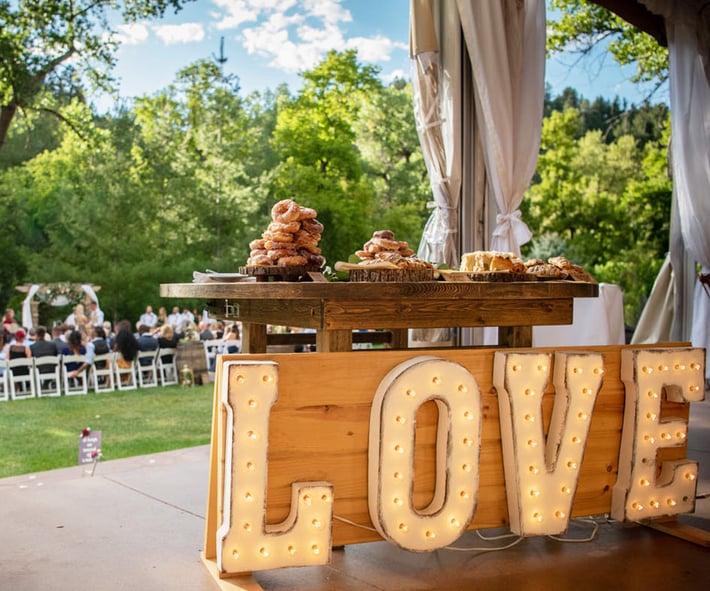 56-boulder-creek-by-wedgewood-weddings-love-sign