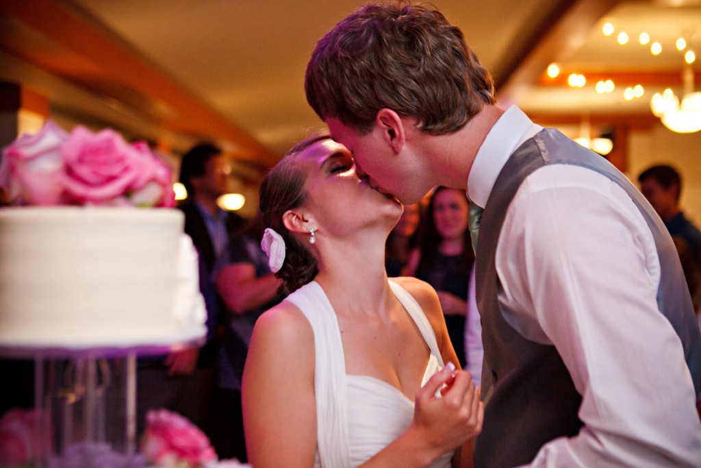 cake-kiss--1024x683
