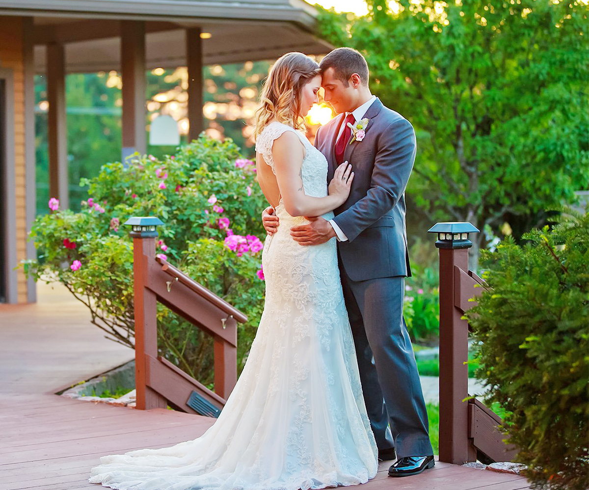 14-WrapAroundDeck_GraniteRosebyWedgewoodWeddings