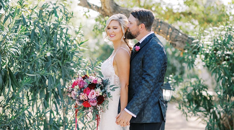 Mariage de printemps ensoleillé de Harvey et Sarah à Lindsay Grove par Wedgewood Weddings en Arizona