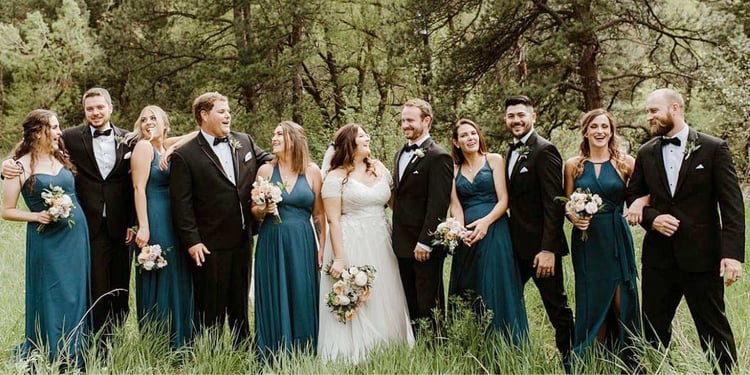 Fête de mariage: mariage d'été romantique au bord de la crique à Boulder Creek
