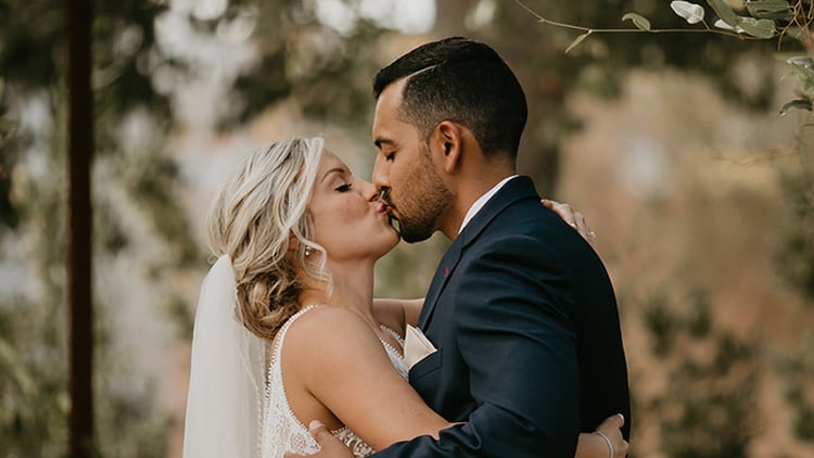 NEWLYWEDS! FIRST KISS BETWEEN THE BRIDE AND GROOM AT STONEBRIDGE MANOR