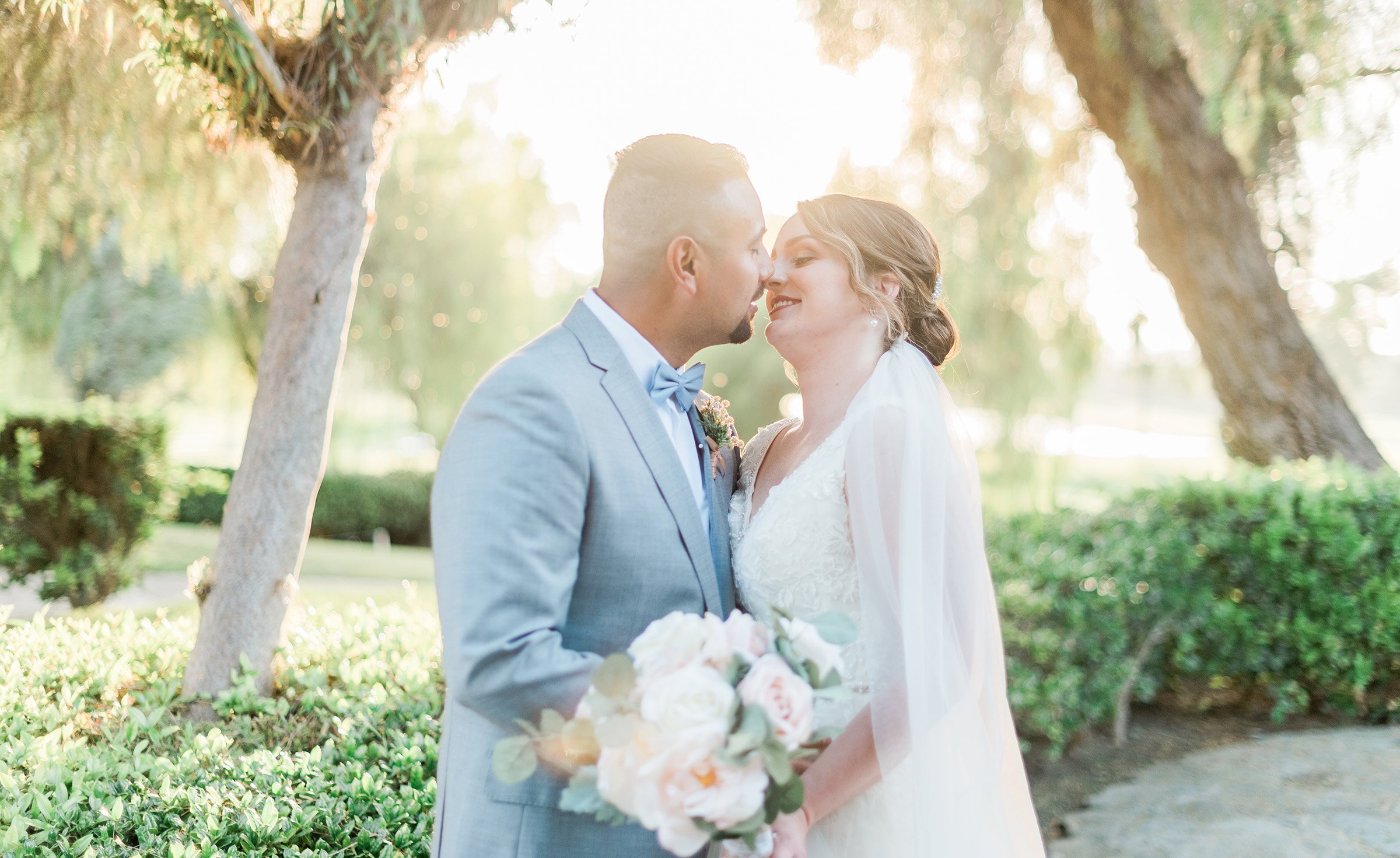 Lavish greenery, an alluring fountain, and glimmering lakes welcome you to this beautiful wedding estate. 