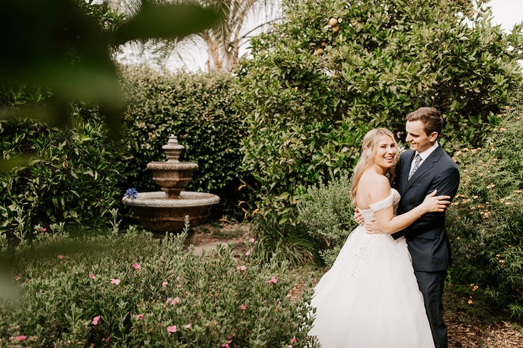 University Club is an outdoor wedding venue surrounded by manicured gardens
