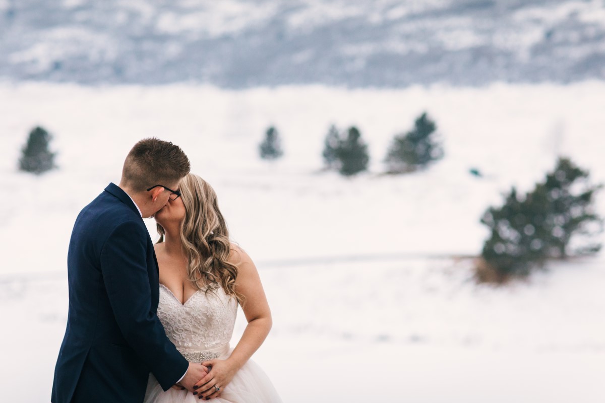 A snowy Denver-area wedding at Ken Caryl Vista