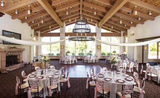 And with our spacious wood dance floor, your guests won't be able to help but get in on the memory-making.
