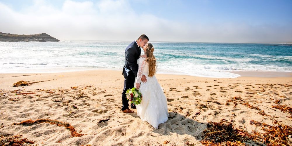 SoCal Wedding Inspo: Bride and groom kissing on the beach