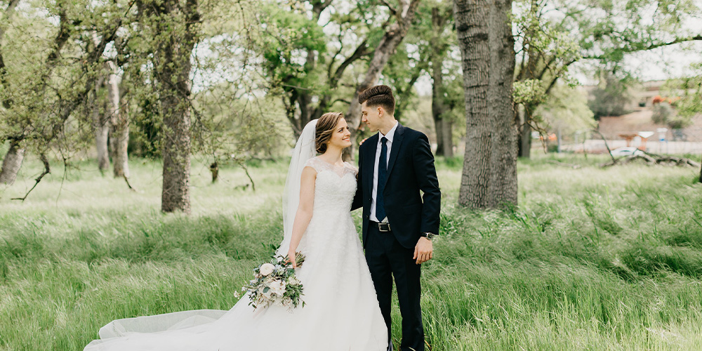 Couple in meadow - Union Brick by Wedgewood Weddings