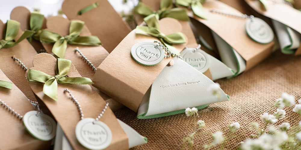 32 Unique Ideas for Winter Wedding Favors