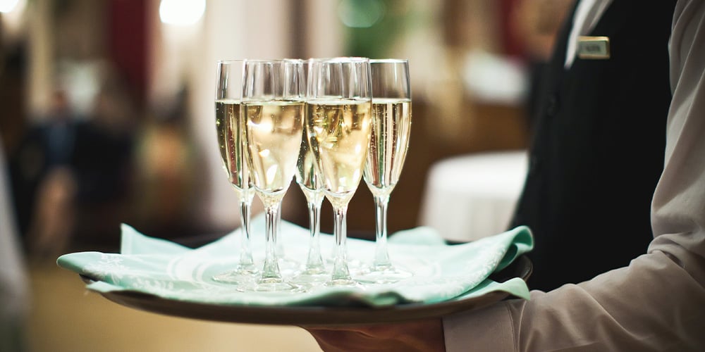 Wedding Tipping Guide: Who To Tip And How Much