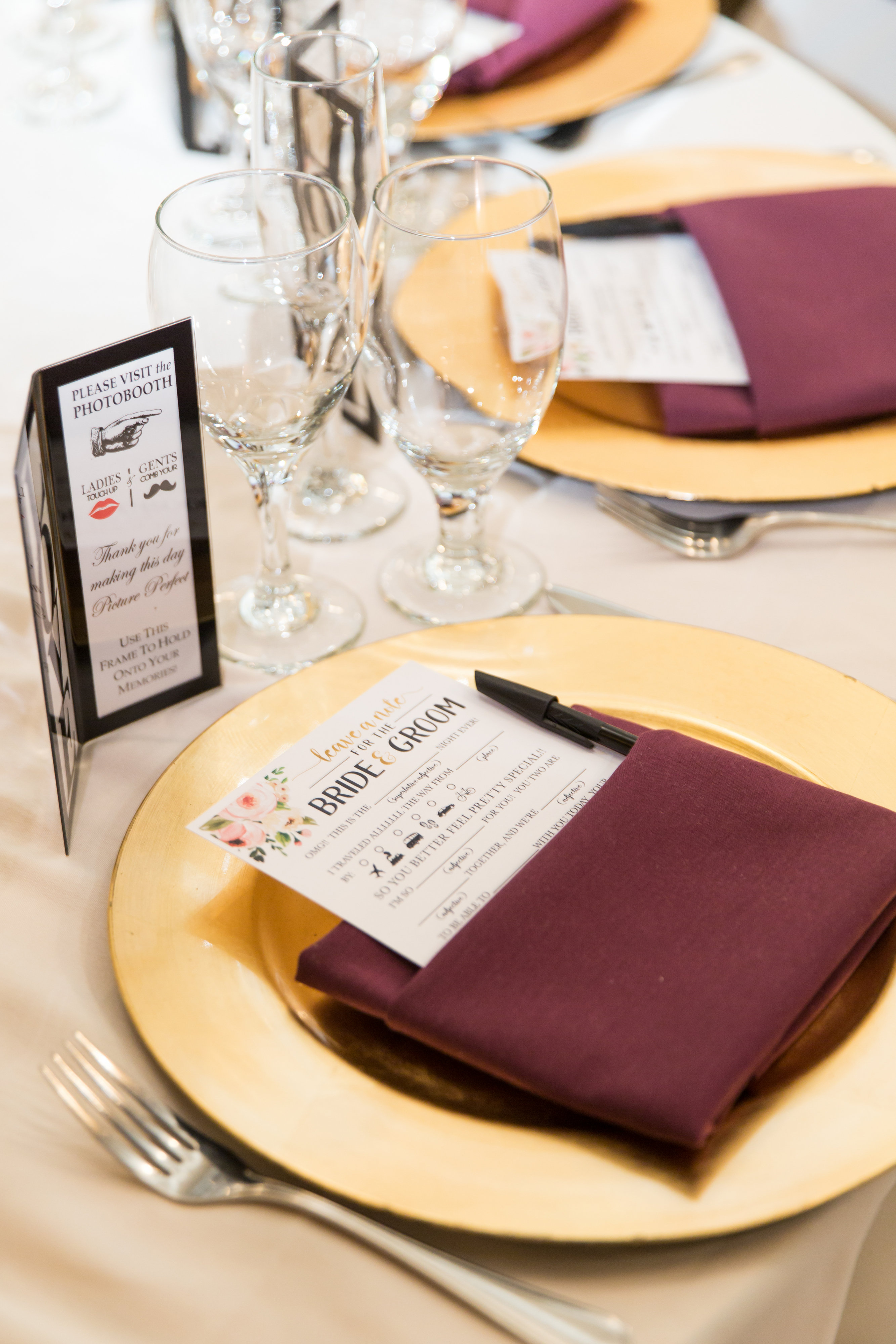 note cards for the bride and groom at the wedding reception