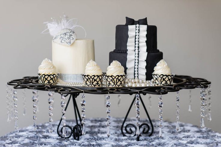 bride and groom themed wedding cakes