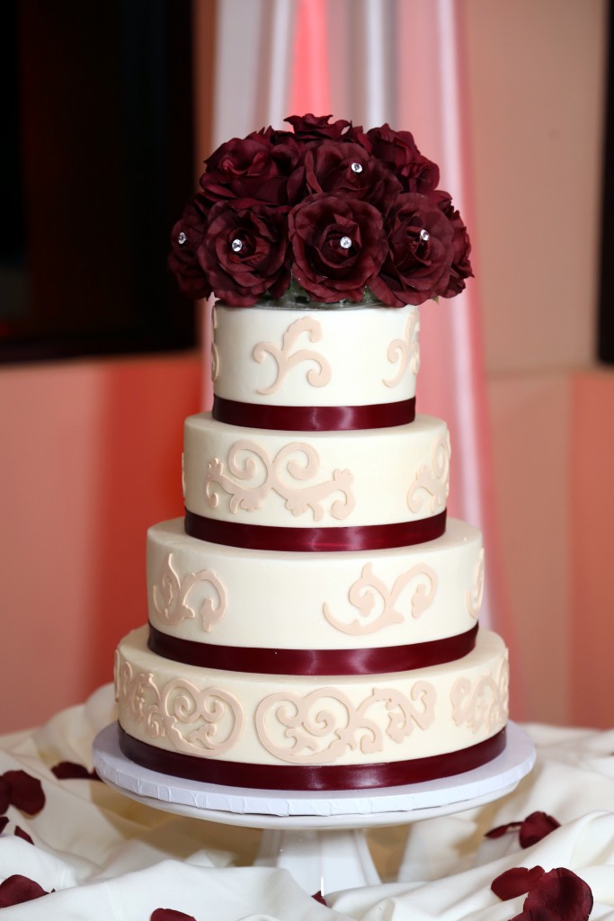 white and bordeaux wedding cake